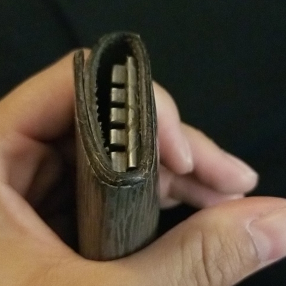 Used authentic Grey/Taupe Louis Vuitton key wallet - Picture 10 of 15